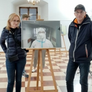 Wernisaż wystawy fotografii reportażowej pt. „NURSES ON THE FRONT LINE”